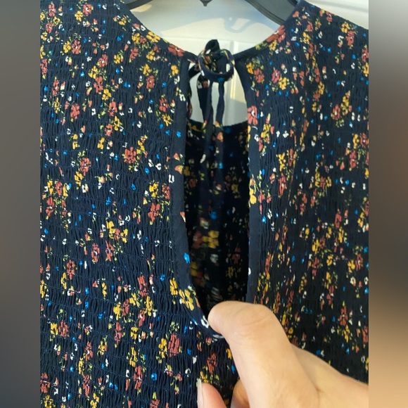 I the wind black blouse floral top small - Picture 7 of 7
